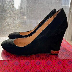 Tory Burch Astoria 90mm Wedge-Lancaster Suede